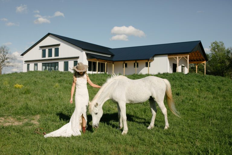 TheCoxRanch-WeddingVenue-ModernBarn-Michigan-2000PX